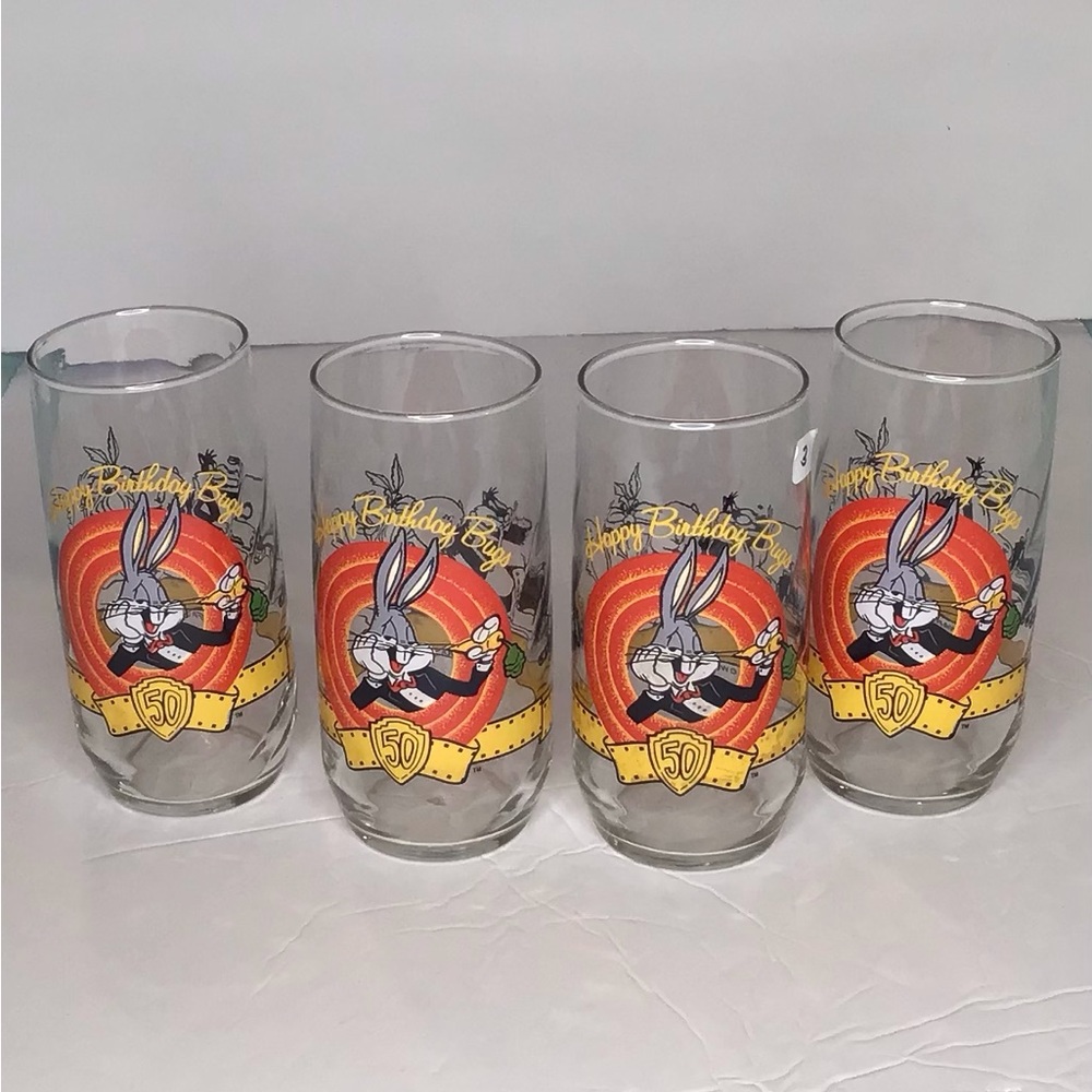 Vintage bugs bunny drinking glasses